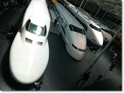 新幹線電車　左から　700系723形式　300系322形式　100系123形式　0系21形式